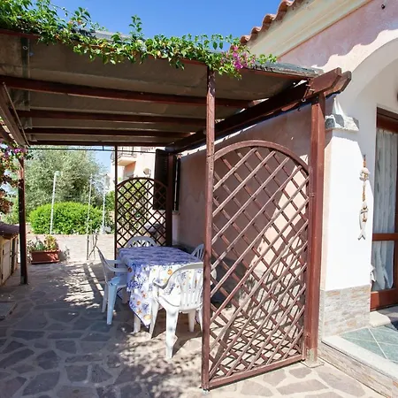 Casa Vacanze Tanaunella Apartamento *
